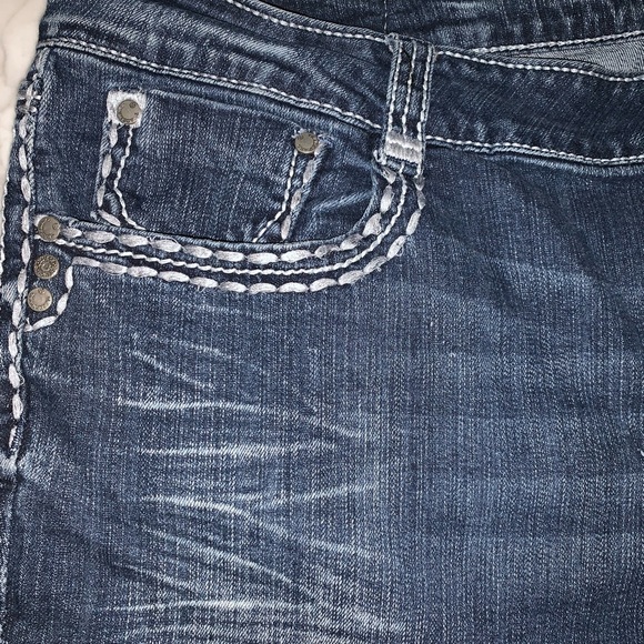 Trademark H Iconic Slim Boot Cut Dark Wash Cut Off Jean *Shorts* Size 24 (W381) - Picture 4 of 7